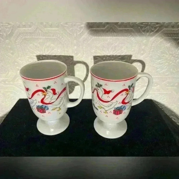 Vintage Japan Footed Christmas Tea Coffee Cups (2) Ducks Playing With Ribbon - Picture 3 of 7